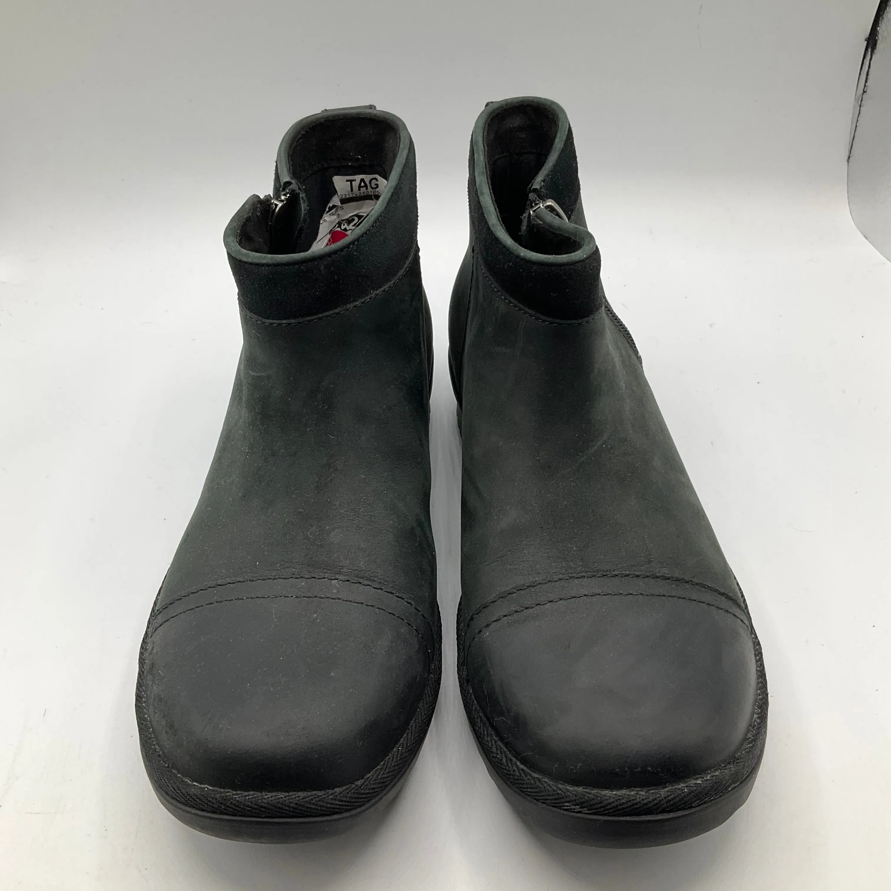 Black Boots Ankle Flats Ugg, Size 8