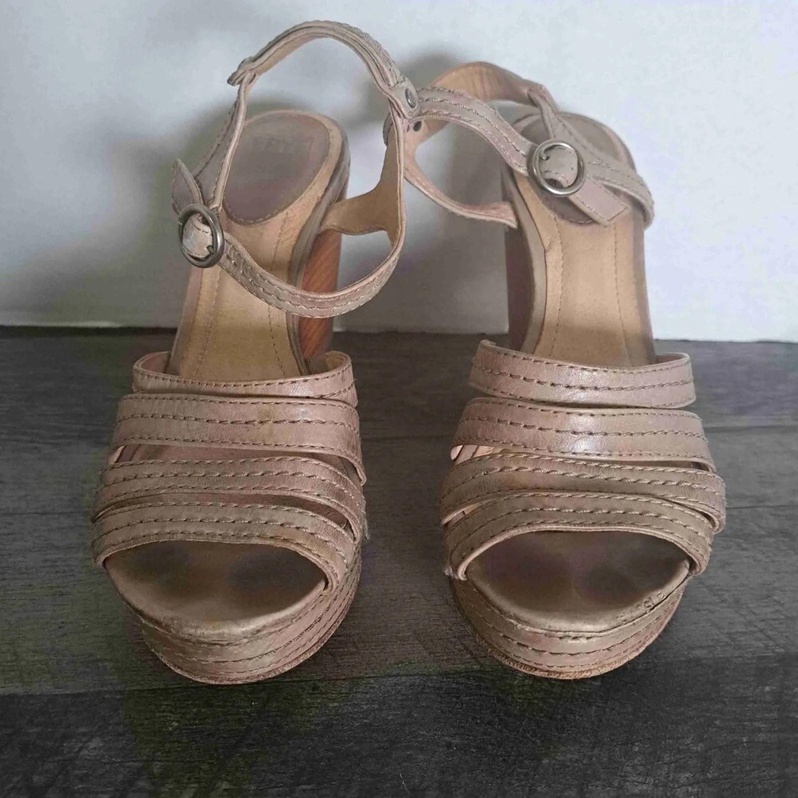 FRYE Corrina Stitch Beige Strappy Buckle Closure Open Toe Wedge Sandals