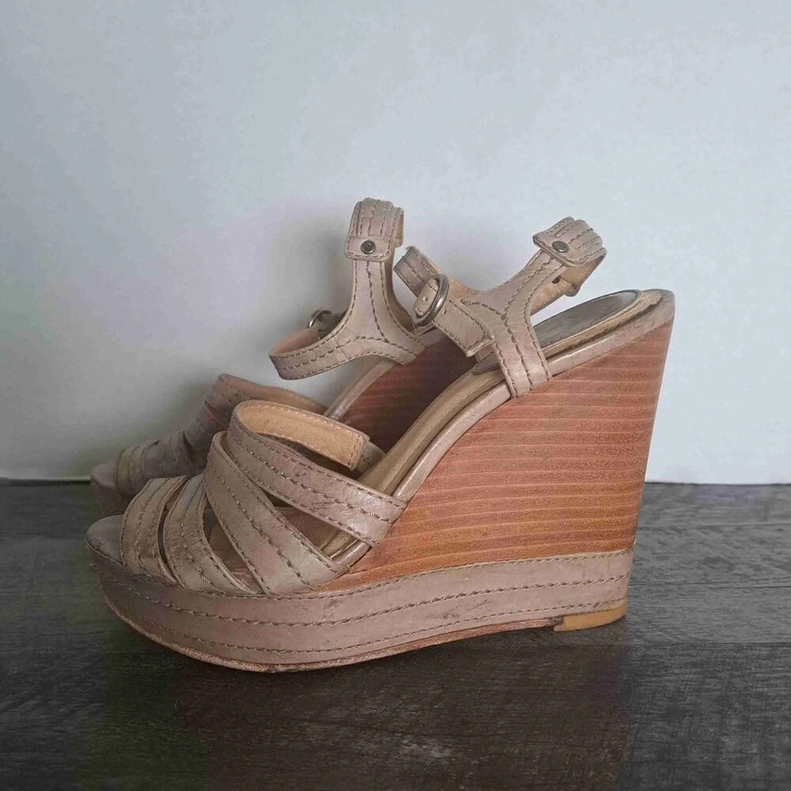 FRYE Corrina Stitch Beige Strappy Buckle Closure Open Toe Wedge Sandals