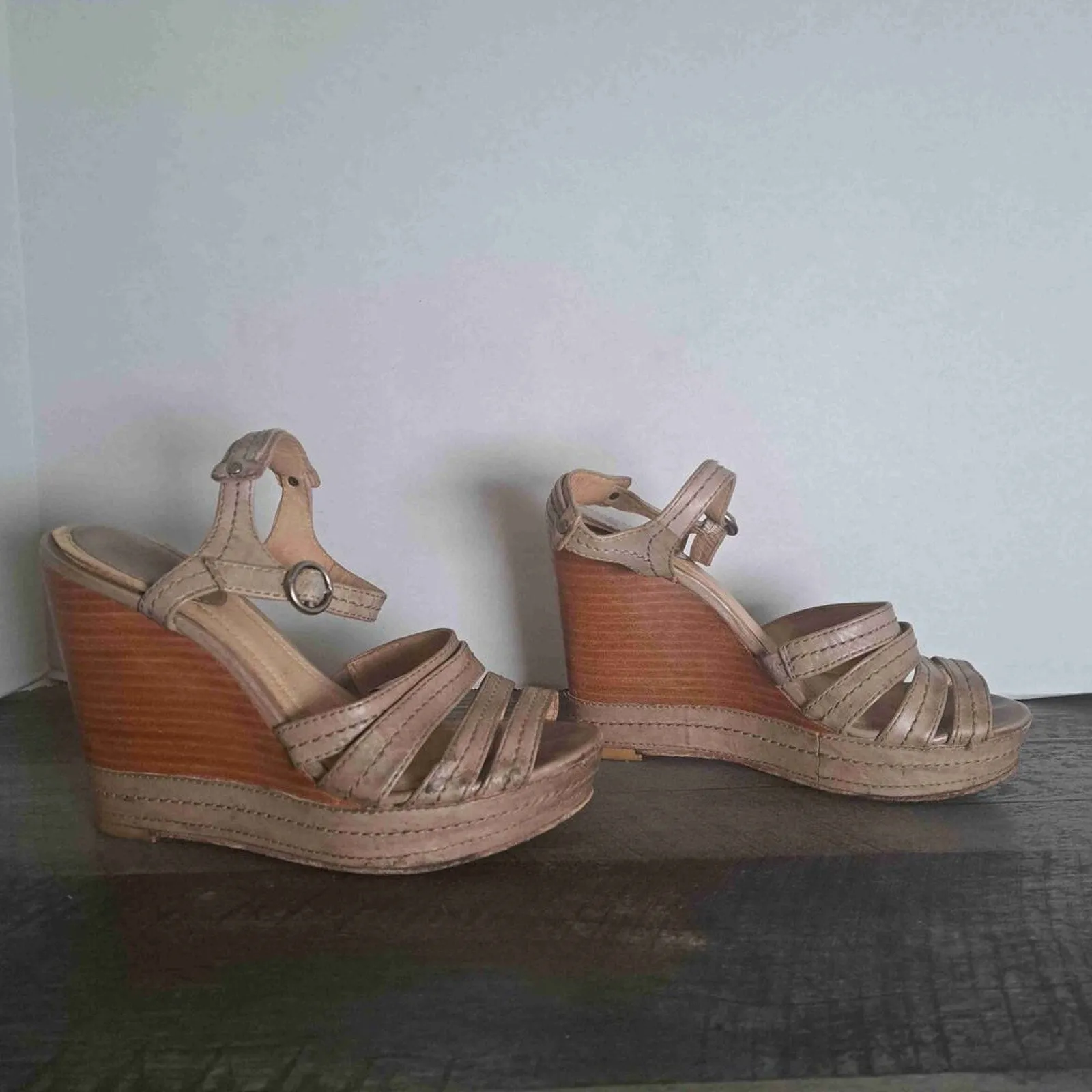 FRYE Corrina Stitch Beige Strappy Buckle Closure Open Toe Wedge Sandals