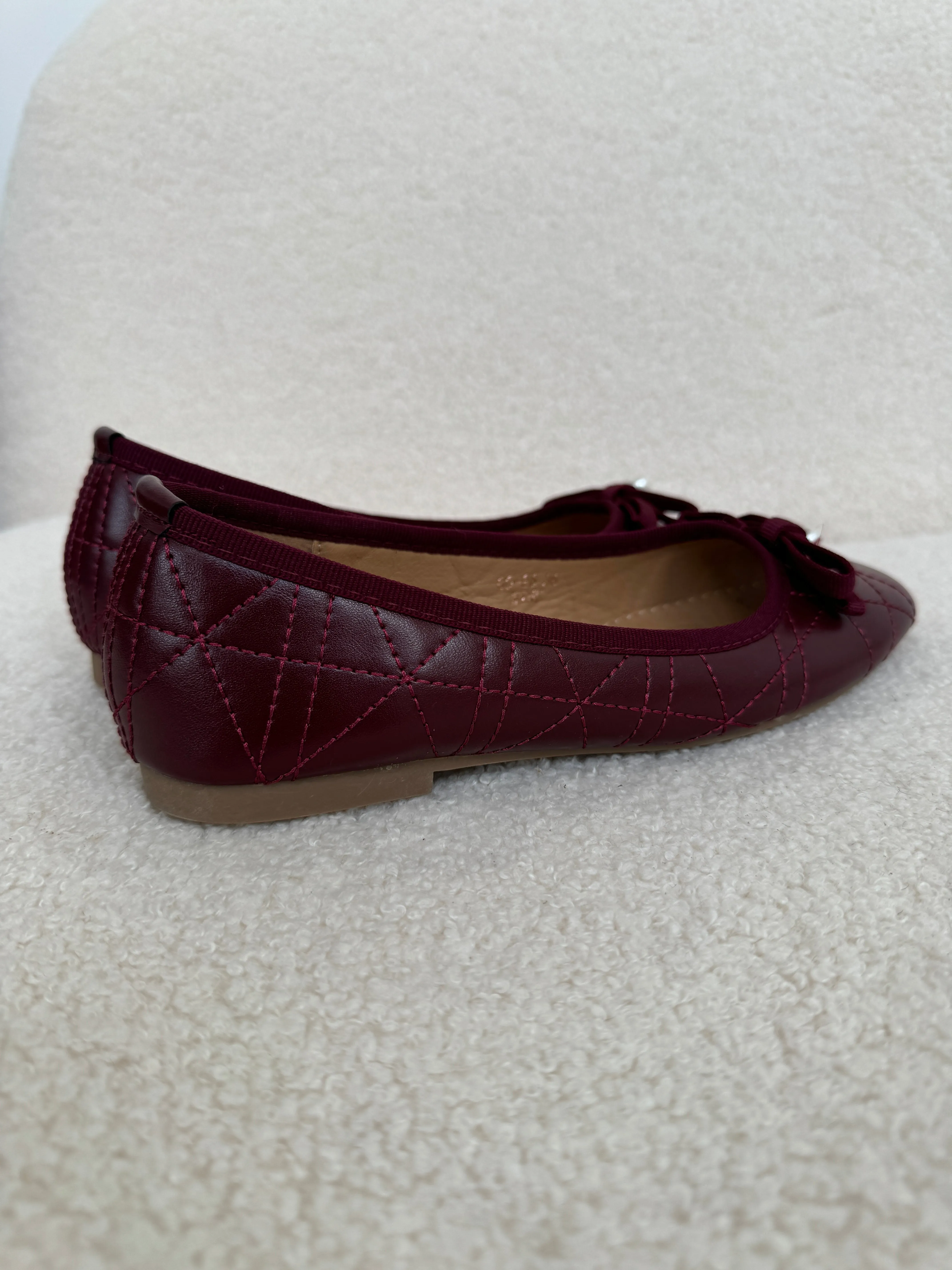 ria ballet flats in burgundy