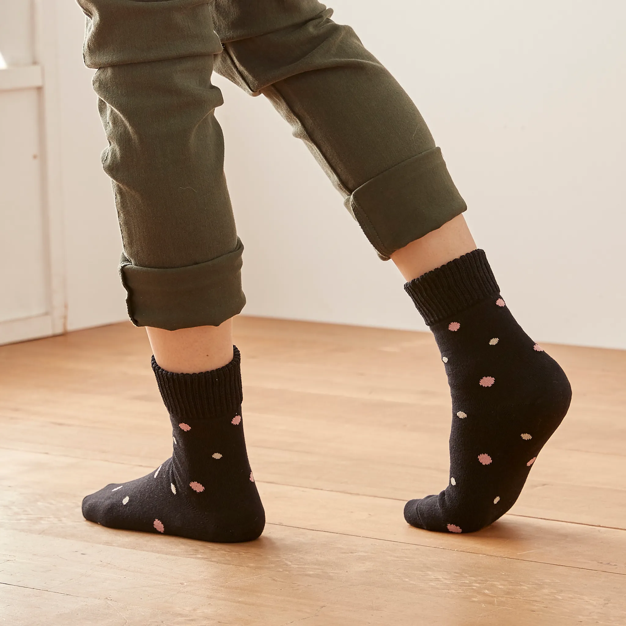 Smooth-heel socks double-layer wool blend [Polka dots] - 727